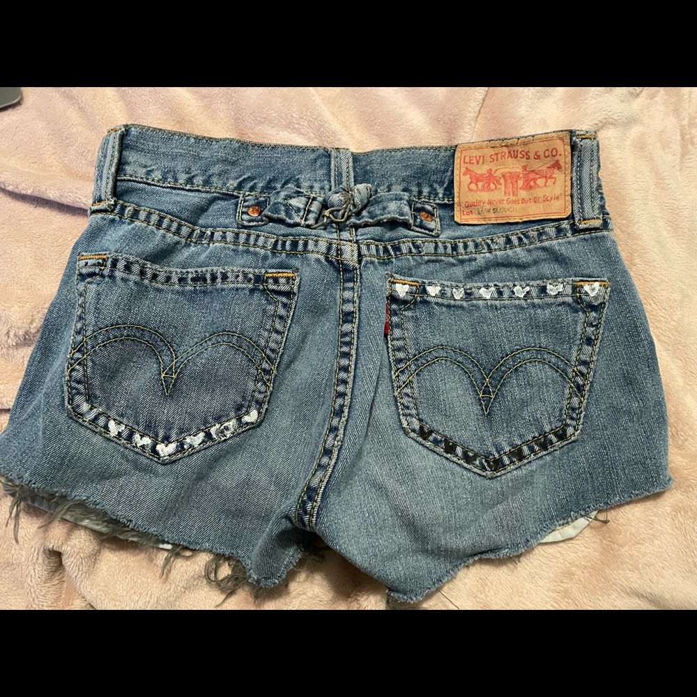 LEVI booty shorts